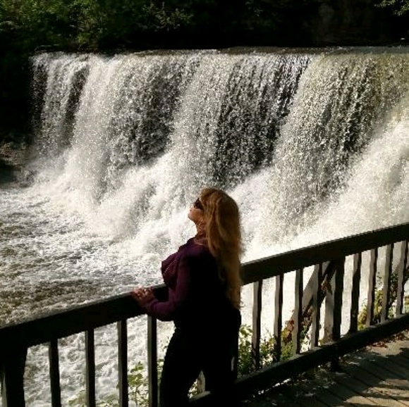 Meet your Posher, Janet - Picture 1 of 1